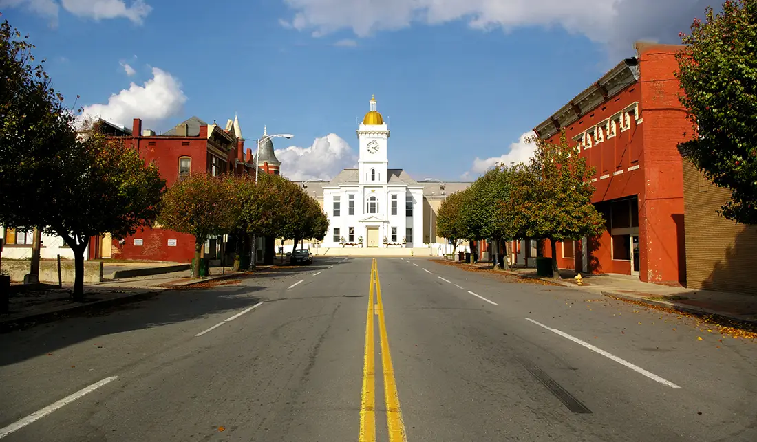Downtown Pine Bluff AR showing Jefferson County Courthouse